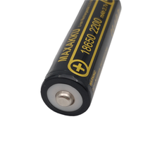 2 Stück 18650 3,7 V 2200 mAh Lithiumbatterie Knopf oben für Taschenlampen-Scheinwerfermikrofone