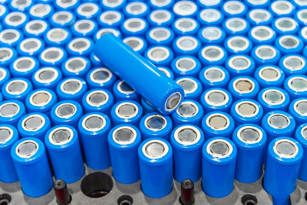 A large amount of blue 18650 batteries