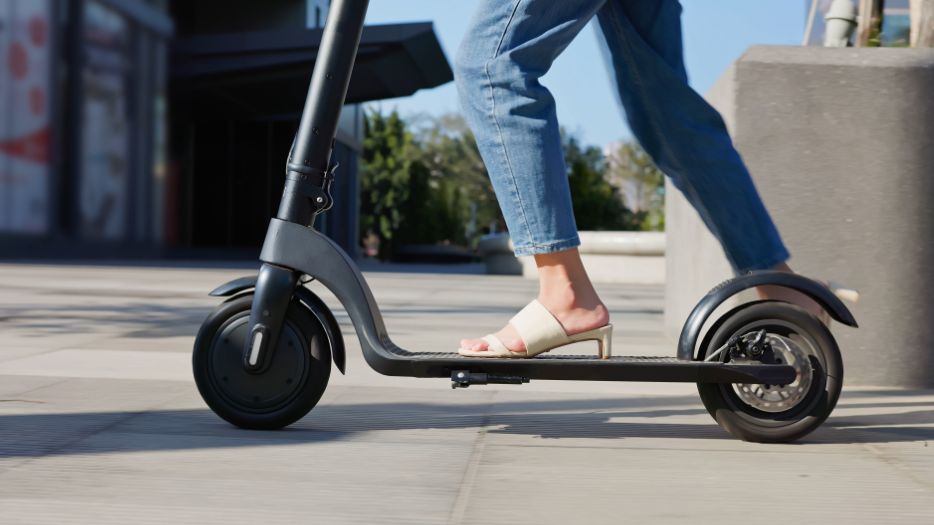 wie lange hält ein e scooter akku